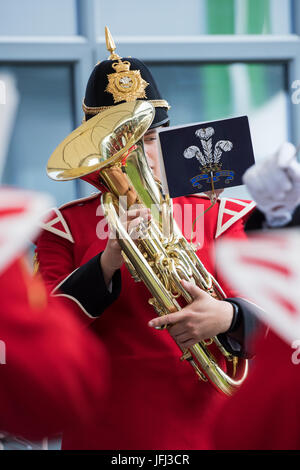 Musiker in der Band of the Prince of Wales's Division spielt ein Baritonhorn bei einer landwirtschaftlichen Show. VEREINIGTES KÖNIGREICH Stockfoto