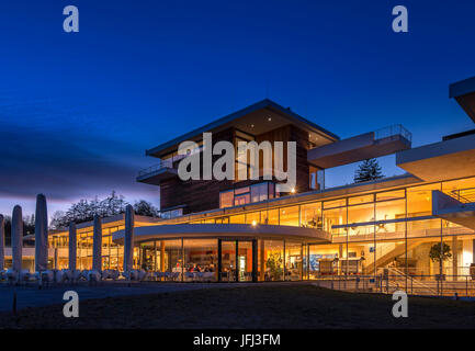 Das Buchheim Museum in der Nacht in Bernried am Starnberger See, Bayern, Deutschland, Europa Stockfoto