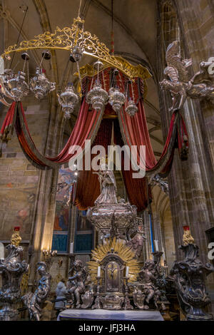 Grab von Johann Nepomuk, St. Vitus Cathedral, Pragerburg, Prag, Tschechien, Europa Stockfoto