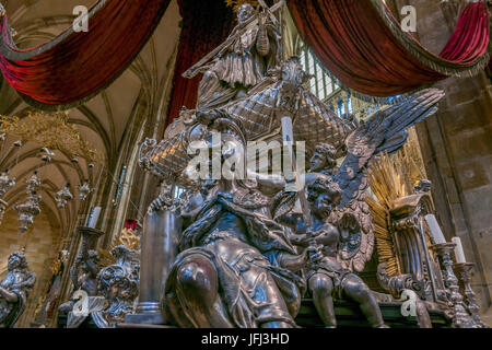 Grab von Johann Nepomuk, St. Vitus Cathedral, Pragerburg, Prag, Tschechien, Europa Stockfoto