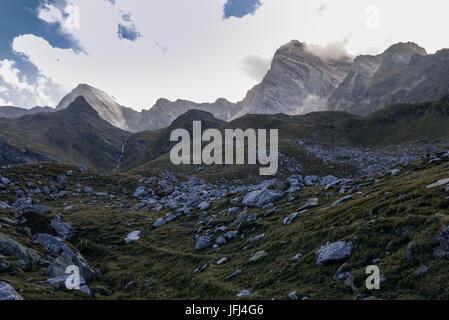 Andelsalm im Lazinser Tal, Abendstimmung, Blick auf Lodner und Hohe Weiße, Texelgruppe, Südtirol Stockfoto