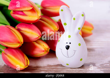 Bouquet mit Osterhase als Symbol für Ostern Stockfoto