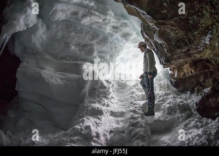 Island, Akureyri, troll Halbinsel Norðurland Eystra, Mývatn, hört Gemeinde Skútustaðir im Nord-Osten von Island zum Krafla-Vulkan-System, Eishöhle, Lava-Höhle, Lofthellier expedition Stockfoto