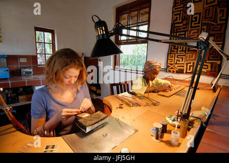 Afrika, Namibia, Kalahari, Kiripotib Bauernhof, Karakulwolle, Goldschmiede Atelier, Frauke und Dora Stockfoto