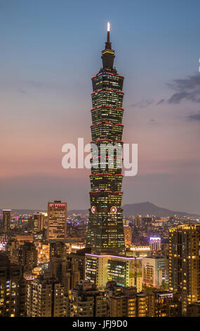 Taiwan, Taipei City Skyline, 101 Gebäude, Sonnenuntergang von Elephnat Hill, Stockfoto