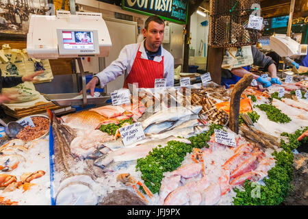 England, London, Southwark, Borough Market, Fisch Shop Anzeige Stockfoto