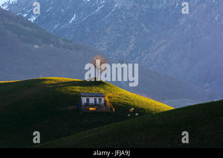 Ein natürliches Bild von Val Serina, kleines Tal in der Provinz Bergamo Stockfoto