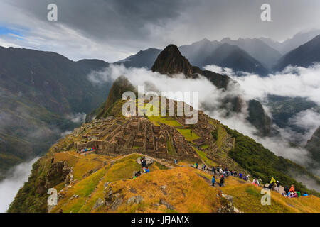 Iconic archäologische Stätte von Machu Picchu in der Region Cusco, Urubamba Provinz, Machupicchu District, Peru, Südamerika Stockfoto