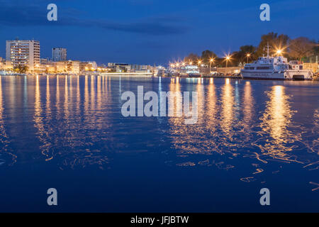 Europa, Kroatien, Zadar, das Hafengebiet von Zadar bei Nacht Stockfoto