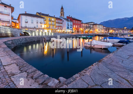 Der kleine Hafen von Ascona vor Lago Maggiore, Kanton Tessin, Schweiz, Stockfoto