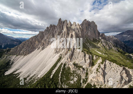 Dolomitengipfel der Cadini gesehen aus dem Hubschrauber, Cortina d ' Ampezzo, Dolomiten, Veneto, Italien, Europa Stockfoto