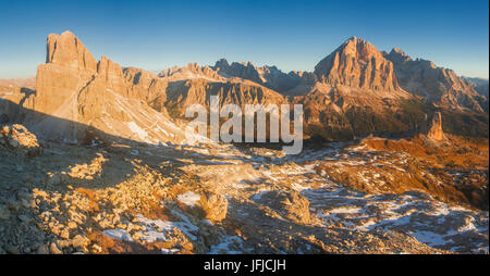 Europa, Italien, Veneto, Belluno, Panorama Blick vom Nuvolau mont am Giau Pass in den Dolomiten Stockfoto