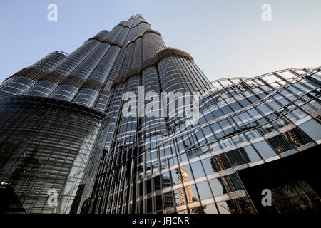 Die moderne Architektur der Wolkenkratzer Burj Khalifa und die Details von Windows, Dubai, Vereinigte Arabische Emirate Stockfoto