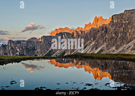 Lastoi de Formin, Croda da Lago, Sonnenuntergang am Giau Pass, Giau Pass, Cadore, Dolomiti, Veneto, Italien Stockfoto