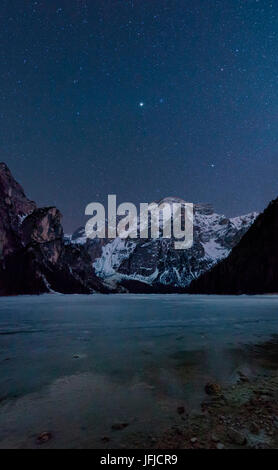 Croda del Becco, Seekofel, Pragser Wildsee, Dolomiten, Südtirol, Italien, Pragser Wildsee, Stockfoto