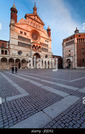 Cremona, Lombardei, Italien, Dom und Baptisterium bei Sonnenuntergang Stockfoto