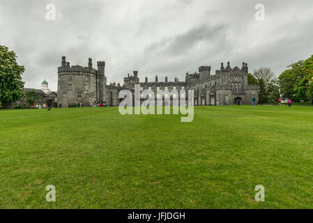 Kilkenny Castle und seine Gärten, Kilkenny, Co, Tipperary, Munster, Irland, Europa, Stockfoto