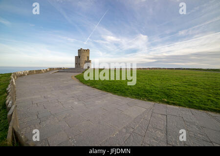 O'Briens Tower, Cliffs of Moher, Liscannor, Munster, Co, Clare, Irland, Europa, Stockfoto