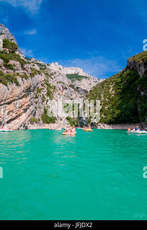 Frankreich, Alpes de Haute Provence, Bootfahren im Gorges du Verdon Stockfoto