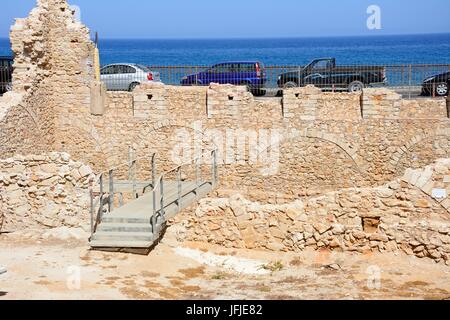 Ruinen des Klosters von St. Peter und St. Paul im Bereich der Kastella, Heraklion, Kreta, Griechenland, Europa. Stockfoto