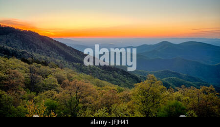 Frühling an der szenischen Blue Ridge Parkway Appalachians Smoky Mountains Stockfoto