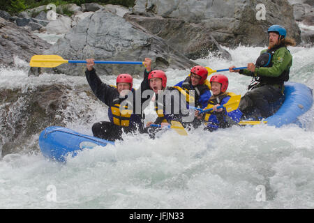 Wildwasser-rafting auf der Skykomish River, Washington Stockfoto