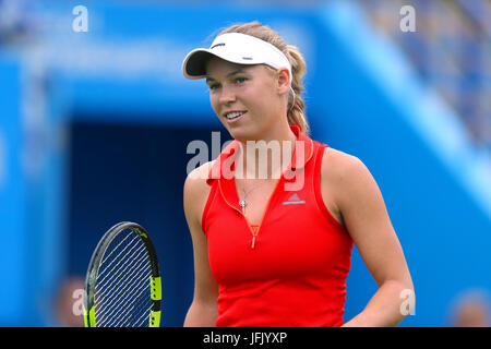 Dänemarks Caroline Wozniacki in Aktion gegen Tschechische Republik Karolina Pliskova während der Frauen Singles Endrunde tagsüber neun der AEGON International an Devonshire Park, Eastbourne. Stockfoto