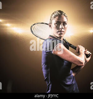 Zusammengesetztes Bild der Tennisspieler, Tennis spielen, mit einem Schläger Stockfoto