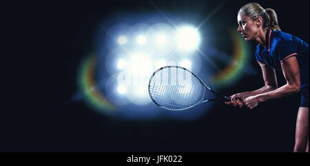 Zusammengesetztes Bild der Tennisspieler, Tennis spielen, mit einem Schläger Stockfoto