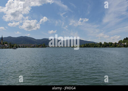 Tegernseer Landschaft an einem sonnigen Tag im Sommer Stockfoto