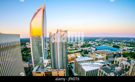 Luftaufnahmen bei Sonnenaufgang über Charlotte North carolina Stockfoto