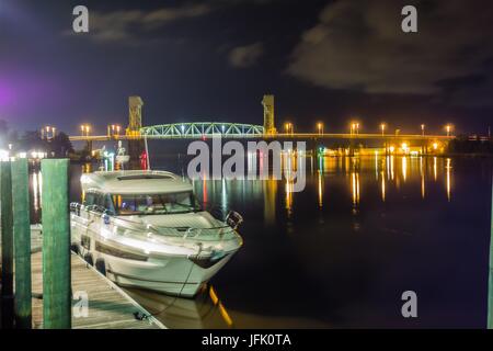 Riverfront Board Walk Szenen in Wilmington nc bei Nacht Stockfoto