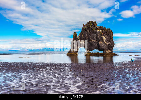 Die Mammoth Hvítserkur bei Ebbe bei Sonnenuntergang Stockfoto