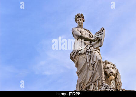 Pro Patria-Denkmal auf dem Platz der Märtyrer (Martelarenplein / Place des Martyrs) in Brüssel, Belgien Stockfoto