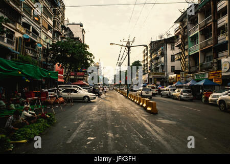 Yangon/Ragon Stadtstraße anzeigen Stadt-Landschaft Myanmar - Vintage-Stil Stockfoto