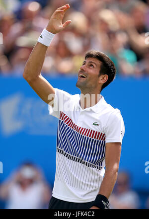 Serbien Novak Djokovic feiert nach dem Sieg gegen Frankreich Gael Monfils im Herren Einzel Finale tagsüber neun der AEGON International in Devonshire Park, Eastbourne. Stockfoto