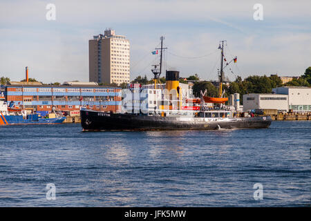 Kiel/Deutschland - vom 20. Juni 2017: Deutsche Dampf Eisbrecher Stettin fährt durch das Wasser bei der öffentlichen Veranstaltung Kieler Woche. Stockfoto