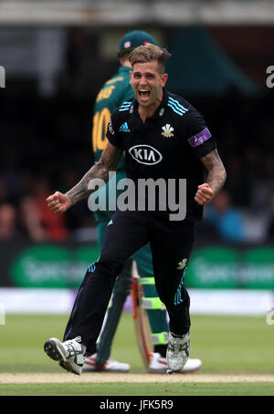 Surreys Jade Dernbach feiert das Wicket Nottinghamshire Brendan Taylor während einem Tag Pokalfinale am Herrn, London. Stockfoto