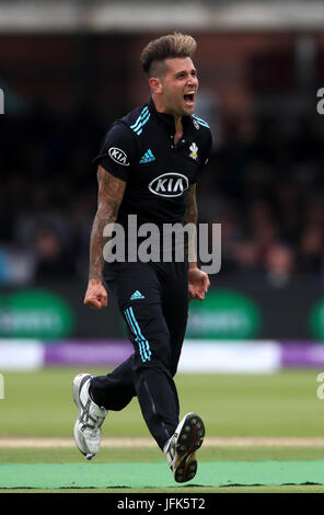 Surreys Jade Dernbach feiert das Wicket Nottinghamshire Brendan Taylor während einem Tag Pokalfinale am Herrn, London. Stockfoto