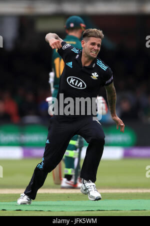 Surreys Jade Dernbach feiert das Wicket Nottinghamshire Brendan Taylor während einem Tag Pokalfinale am Herrn, London. Stockfoto