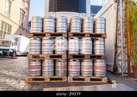 Kiel/Deutschland - vom 20. Juni 2017: Bierfässer steht auf einer öffentlichen Veranstaltung der Kieler Woche. Stockfoto