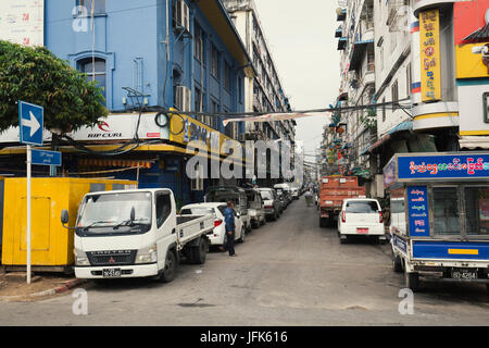 Yangon/Rangun Straßenansicht - Innenstadt Hauptstadt Rangun Myanmar - Reise-Foto. Stockfoto