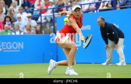 Eastbourne, Vereinigtes Königreich. 1. Juli 2017. Caroline Wozniacki aus Dänemark im Kampf gegen Karolina Pliskova der Tschechischen Republik während der Frauen final Credit: Paul Terry Foto/Alamy Live News Stockfoto