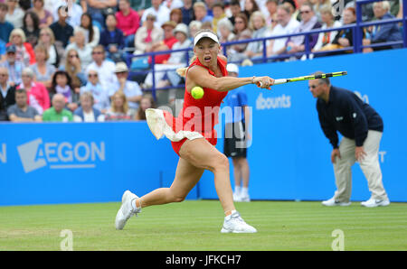 Eastbourne, Vereinigtes Königreich. 1. Juli 2017. Caroline Wozniacki aus Dänemark im Kampf gegen Karolina Pliskova der Tschechischen Republik während der Frauen final Credit: Paul Terry Foto/Alamy Live News Stockfoto