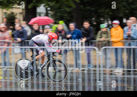 Düsseldorf, Deutschland. 1. Juli 2017. Der spanische Radfahrer Alberto Contador vom Team Trek-Segafredo in Düsseldorf, Deutschland, 1. Juli 2017. Die Tour de France hat in Düsseldorf mit einer Kick-off-Phase begonnen: auf insgesamt 14 Kilometer Strecke Strecken Testversion Zeitrennen nimmt zu platzieren. Foto: Rolf Vennenbernd/Dpa/Alamy Live News Stockfoto