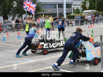 Dunton, Essex; 1. Juli 2017 Greenpower Dunton Goblins Kit-Car-Rennen für Schulen, den Start eines Rennens Credit: Ian Davidson/Alamy Live News Stockfoto