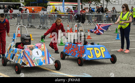 Dunton, Essex; 1. Juli 2017 Greenpower Dunton Goblins Kit-Car-Rennen für Schulen, den Start eines Rennens Credit: Ian Davidson/Alamy Live News Stockfoto