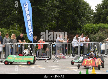 Dunton, Essex; 1. Juli 2017 Greenpower Dunton Goblins Kit Autorennen für Schulen, ein Absturz Credit: Ian Davidson/Alamy Live News Stockfoto