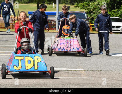 Dunton, Essex; 1. Juli 2017 Greenpower Dunton Goblins Kit Autorennen für Schulen, Vorbereitung auf Kredit Rennen: Ian Davidson/Alamy Live News Stockfoto