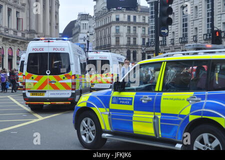 London, UK. 1. Juli 2017. Nicht einen Tag mehr - Tories, Demonstration, London, UK. Demonstranten marschieren aus Oxford Street Credit: Ricardo Maynard/Alamy Live-Nachrichten Stockfoto